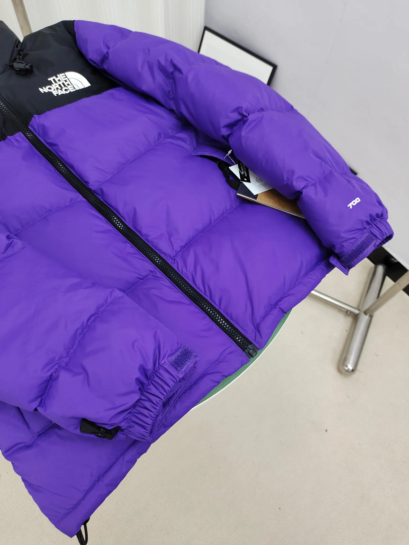 The North Face Classic 1996 ， Quality ， ，YKK ISO 9000Quality ZP ， Premium ， ， ， Lightweight 。Classic ， 。 。 Purple Size：XS-XXL